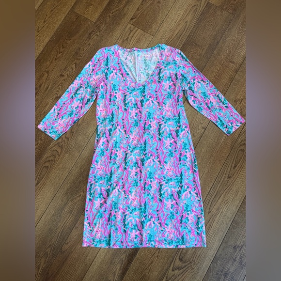 Lilly Pulitzer Dresses & Skirts - Lilly Pulitzer Knit Mini dress with 3/4 length sleeve